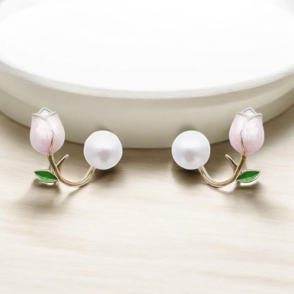 New Elegant Pearl and Leaf Earrings Women Girls Teen Fashion Jewelry